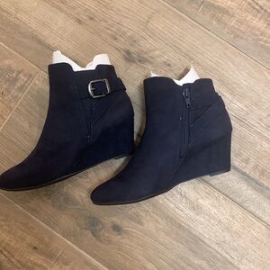 ANNE KLEIN NAVY SIZE 6.0 BOOTIES